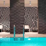 Renaissance Airport 5*