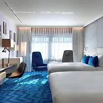 Hotel Renaissance Airport