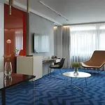 Hotel Renaissance Airport