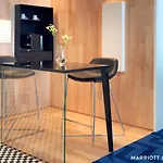 Renaissance Airport Hotel