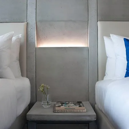 Renaissance Airport 5*