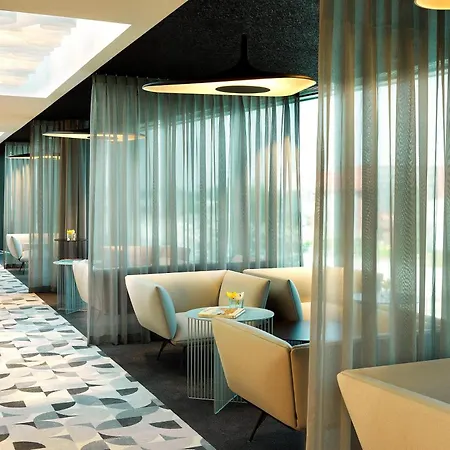 Renaissance Airport Hotel 5*