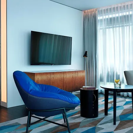 Renaissance Airport Hotel