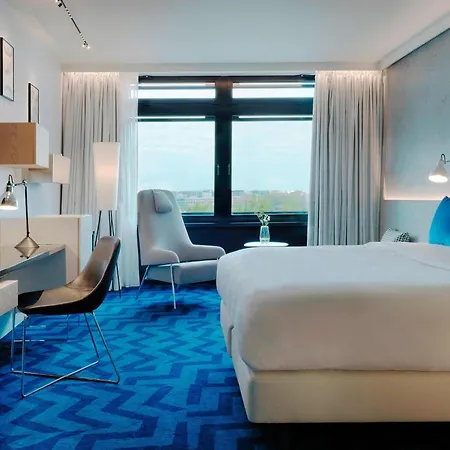 Renaissance Airport Hotel 5*
