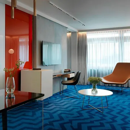 Hotel Renaissance Airport 5*