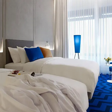 Renaissance Airport 5*