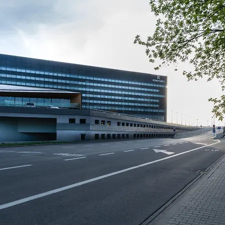 Hotel Renaissance Airport 5*