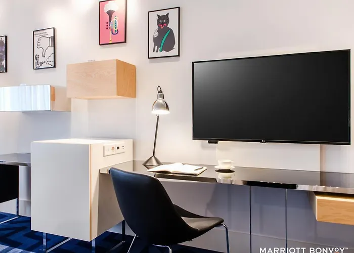 Renaissance Airport Hotel