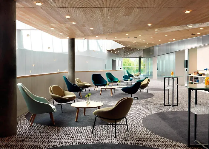 Hotel Renaissance Airport 5*