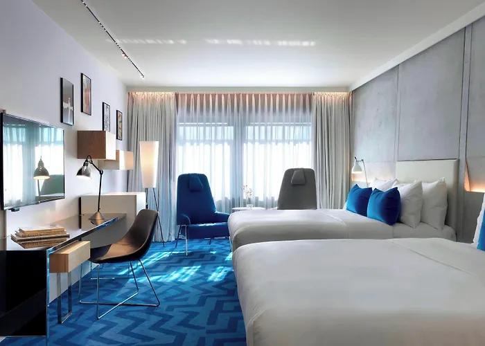 Hotel Renaissance Airport