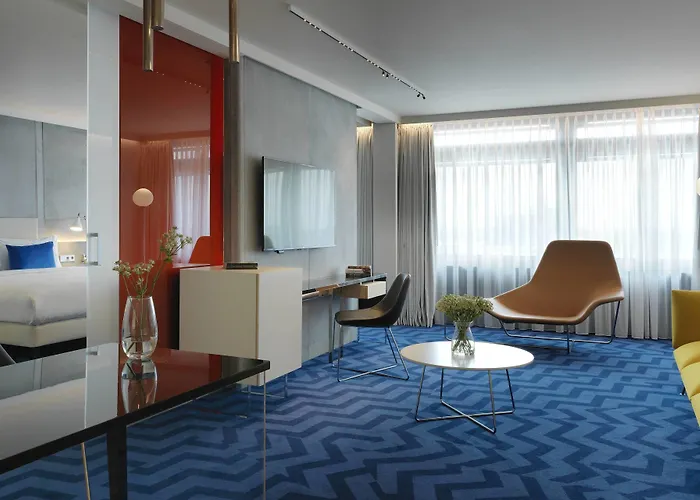 Hotel Renaissance Airport