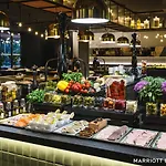 ホテル Renaissance Airport 5*