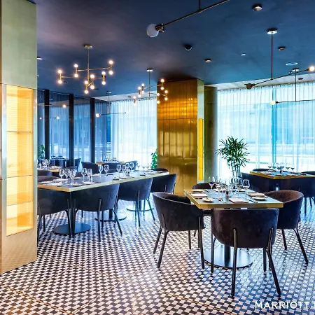 Ξενοδοχείο Renaissance Airport 5*