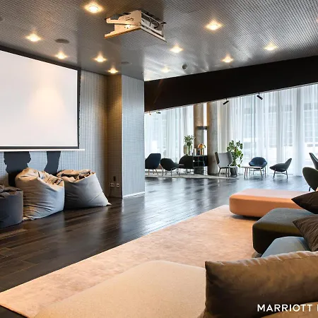 Ξενοδοχείο Renaissance Airport 5*