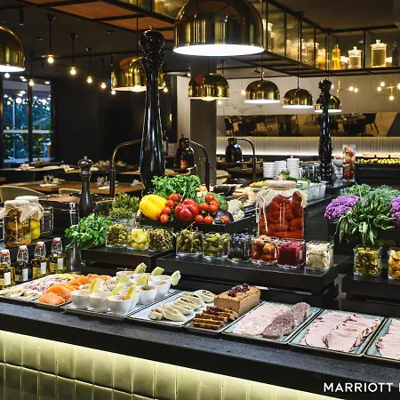 Ξενοδοχείο Renaissance Airport 5*