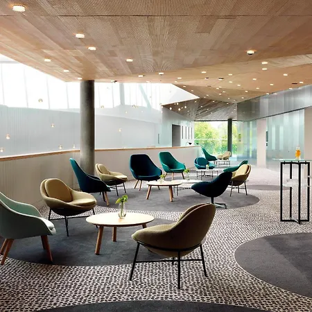 Ξενοδοχείο Renaissance Airport 5*