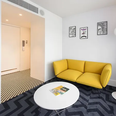 Renaissance Airport 5*