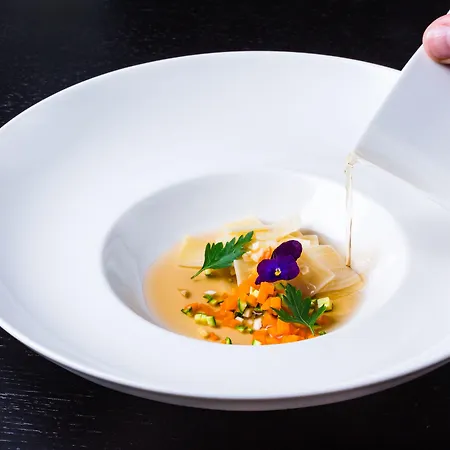 Renaissance Airport Hotel 5*