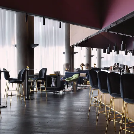 Hotel Renaissance Airport