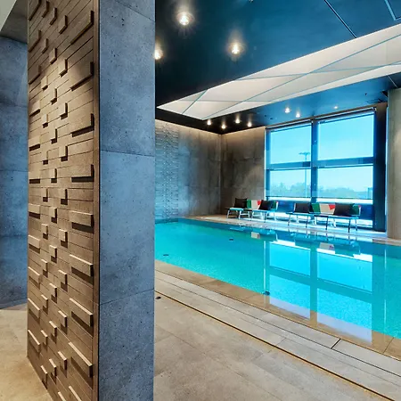 Ξενοδοχείο Renaissance Airport 5*