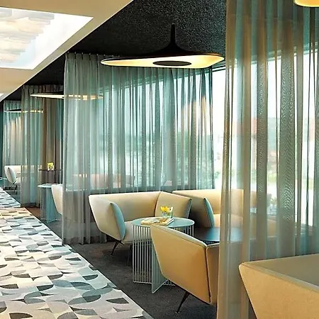 Renaissance Airport Hotel 5*