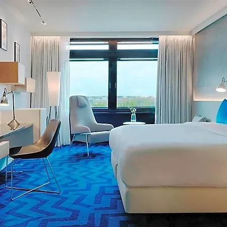 Renaissance Airport 5*