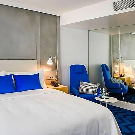 Renaissance Airport Hotel