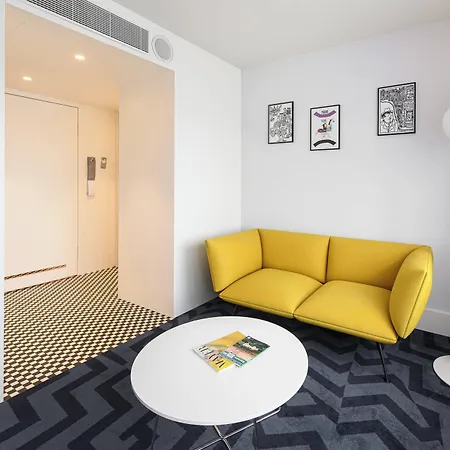 Renaissance Airport 5*
