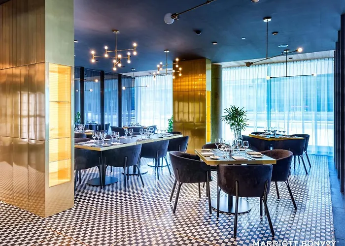 Szálloda Renaissance Airport 5*