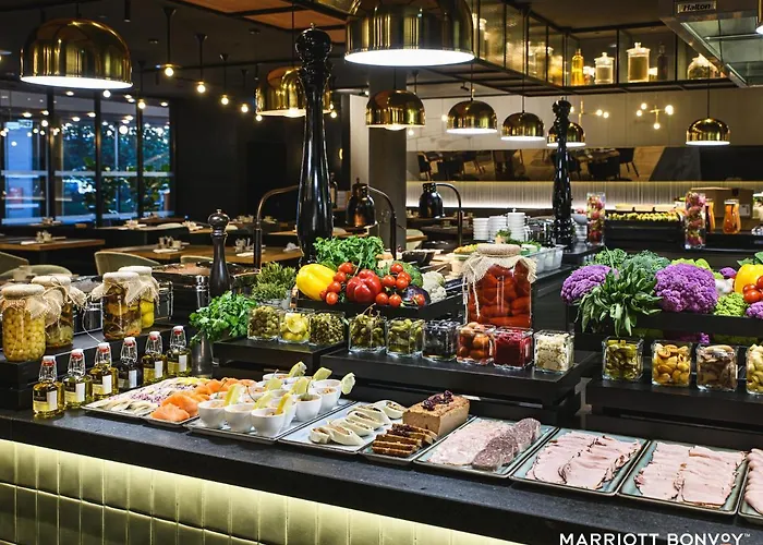 Hotel Renaissance Airport 5*