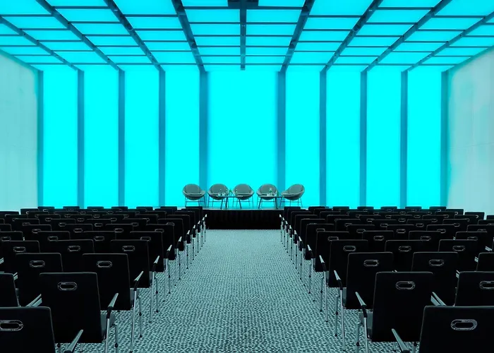 Renaissance Airport Hotel 5*