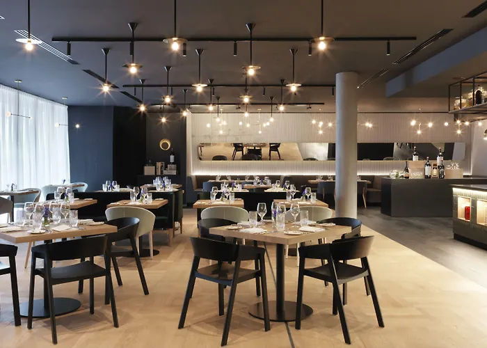 Renaissance Airport 5*