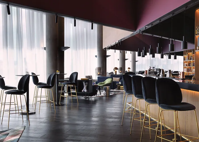 Hotel Renaissance Airport