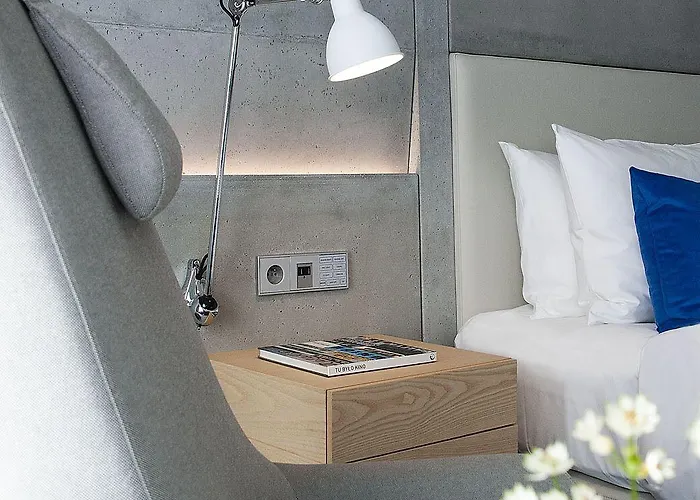 Renaissance Airport Hotel