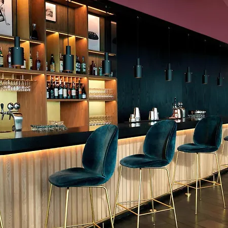 Renaissance Airport 5*