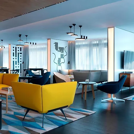 Renaissance Airport 5*