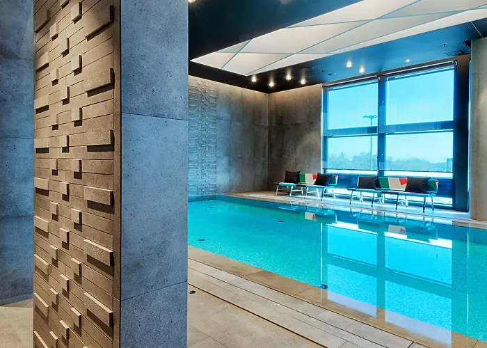 Hotel Renaissance Airport 5*